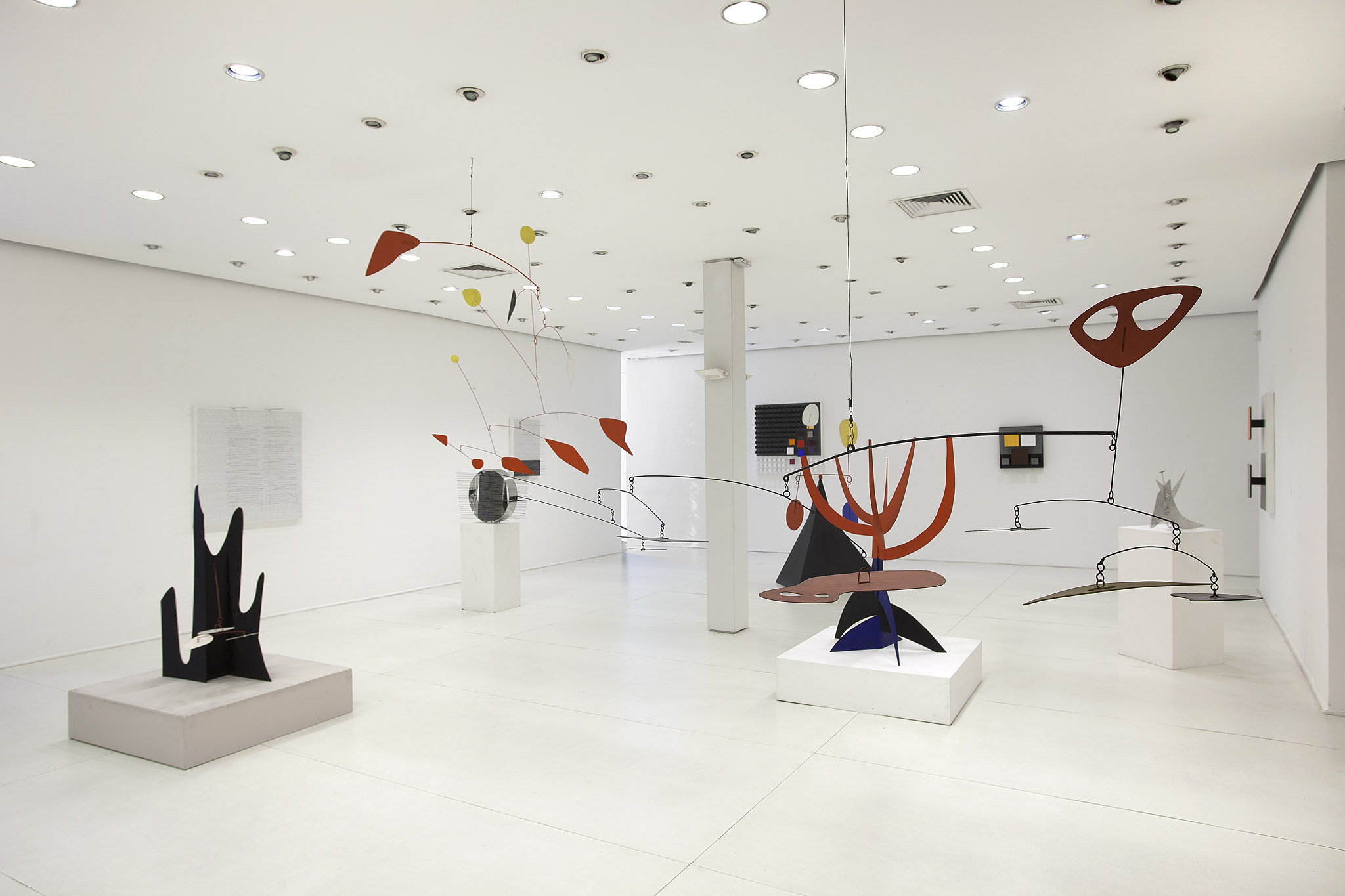 Calder e Soto - Exposições - DAN Galeria